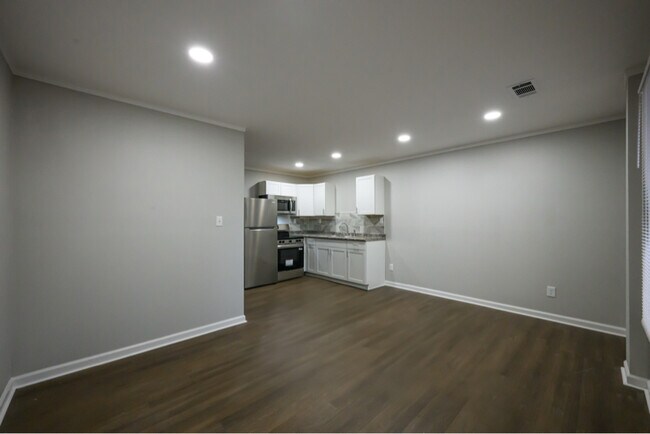 Foto del edificio - 165 E Charles St