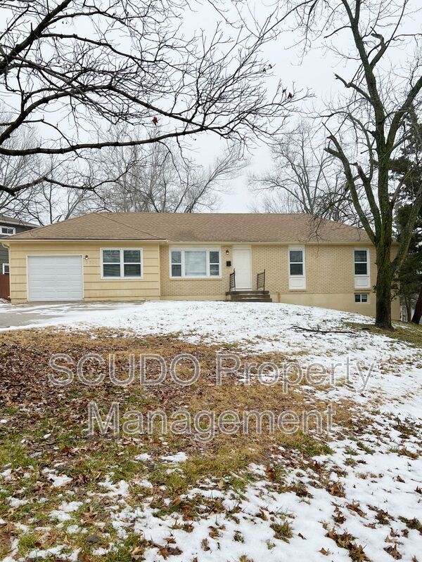 Primary Photo - 9301 Antioch Rd
