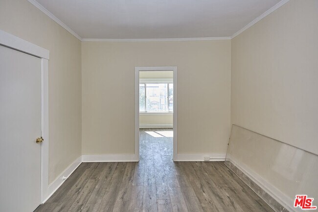 Building Photo - 4019 W Olympic Blvd