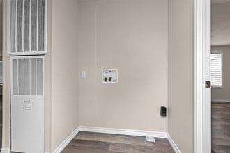 Building Photo - 84 Ridgeway Dr