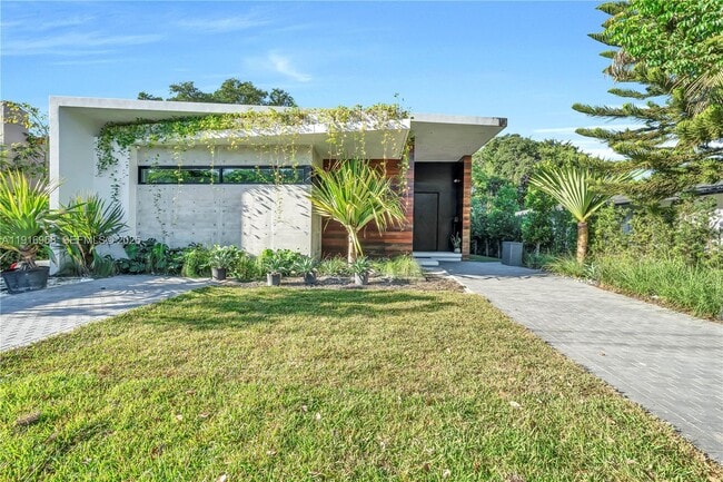 Building Photo - 34 SW 26th Rd