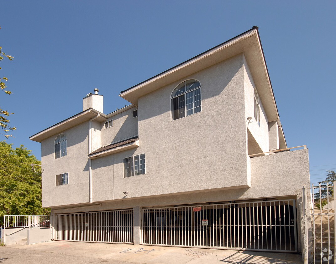Building Photo - 6501 Woodley Ave