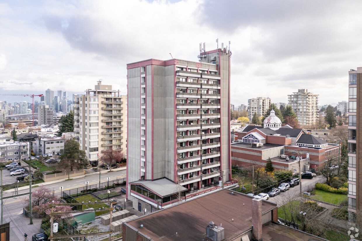 Photo du bâtiment - 1450 West 12th Supportive Housing