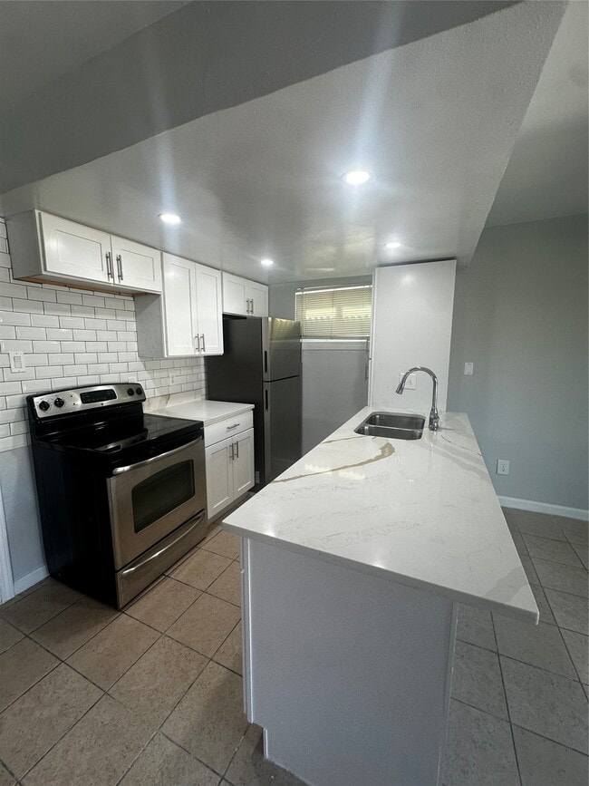 Building Photo - 8110 Albacore Dr