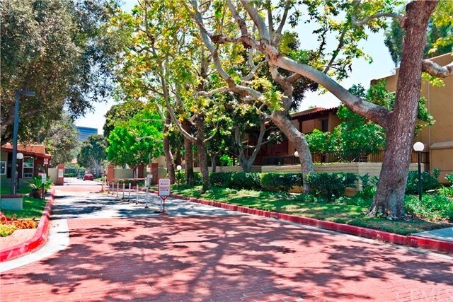Primary Photo - 1000 W MacArthur Blvd