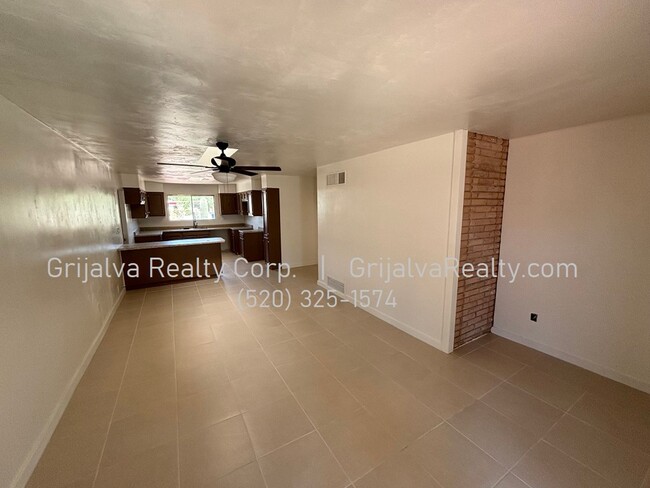 Foto del edificio - MOVE IN SPECIAL! Remodeled 4 Bed, 2 Bath E...