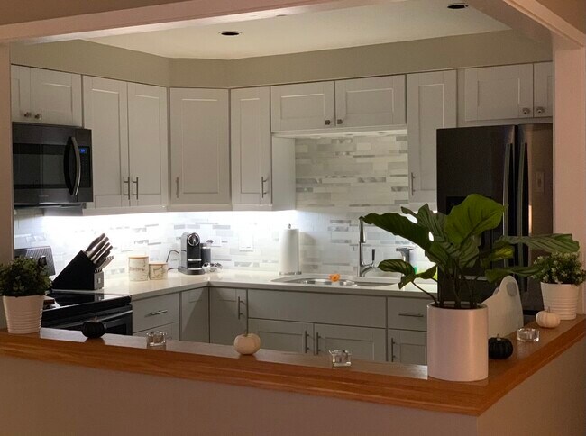 Foto del edificio - 9731 Fox Glen Dr