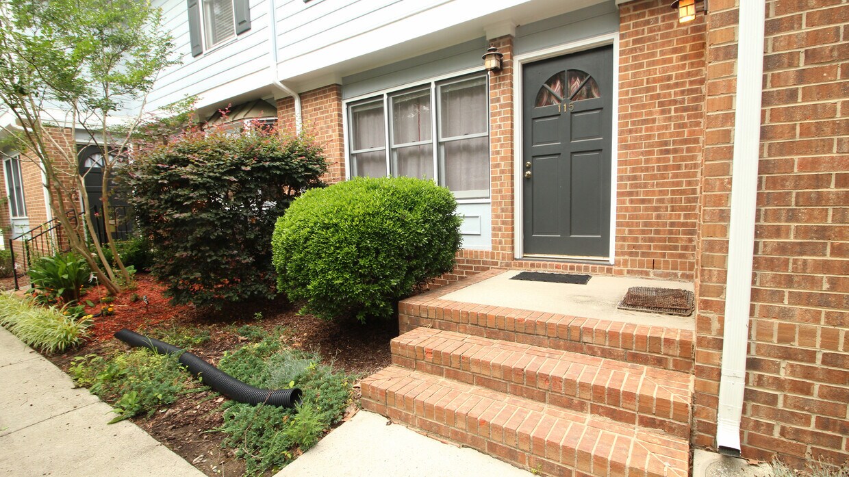 Foto principal - Super Peaceful 2 Bedroom / 2 Bathroom Town...