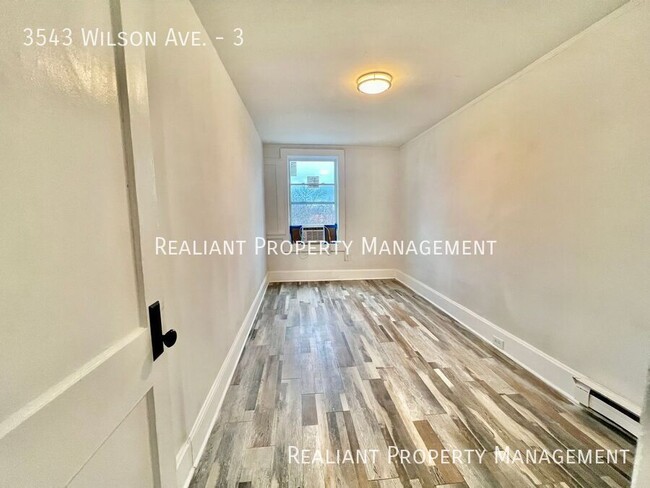 Foto del edificio - 3543 Wilson Ave