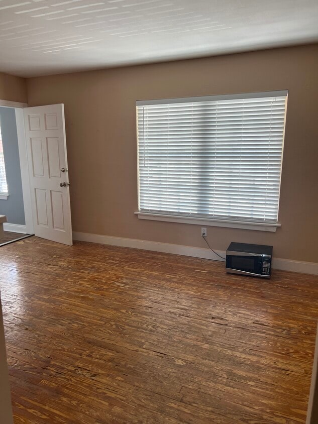 Building Photo - 1310 3rd Ave W