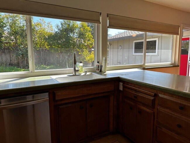 Building Photo - 4 br, 2 bath House - 510 Del Oro Avenue