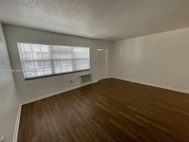 Building Photo - 1471 NE 170th St