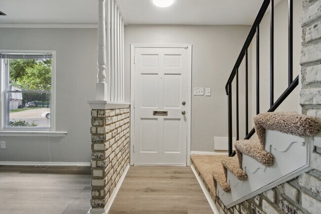Foto del edificio - Mangold Real Estate - Conveniently Located...