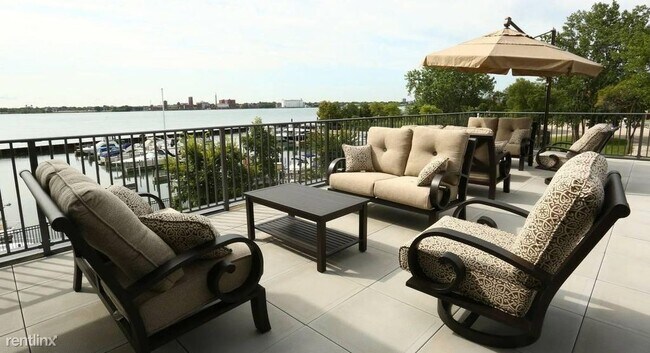2 Br Bath 250 E Harbortown Dr Apartment For In Detroit 2 Br Bath 250 E Harbortown Dr