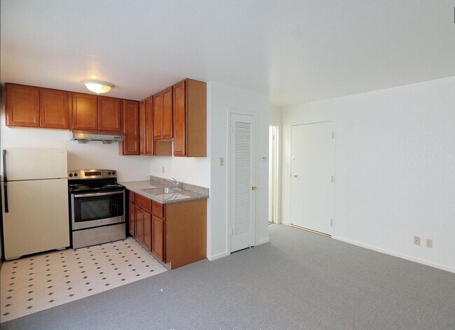 Kitchen 1 - 238 12th Ave