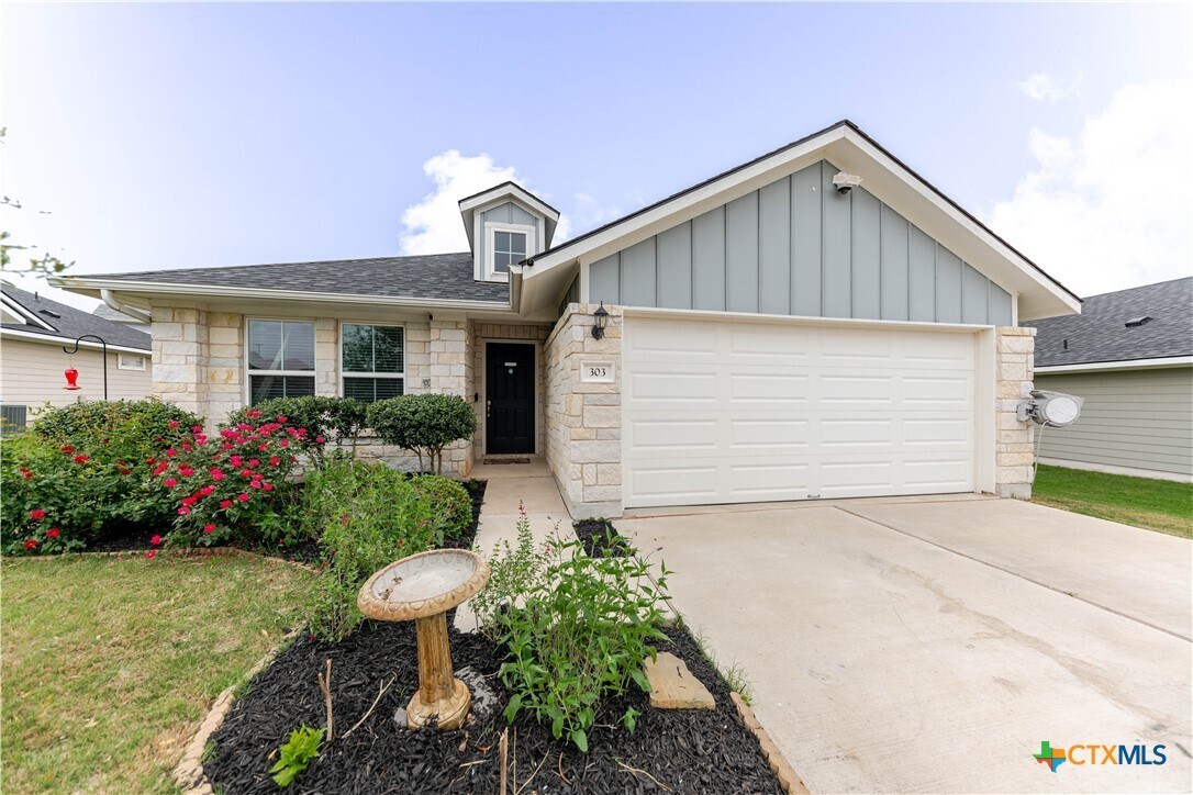 Building Photo - 303 Schuylerville Dr