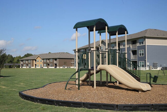 Foto del edificio - Newport Village