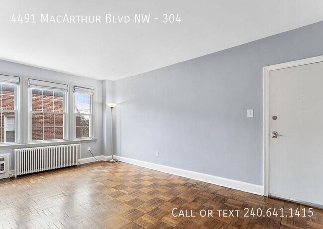 Foto del edificio - 4491 MacArthur Blvd NW
