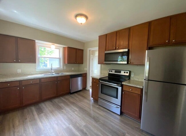 Foto del edificio - 7229 Harriet Ave