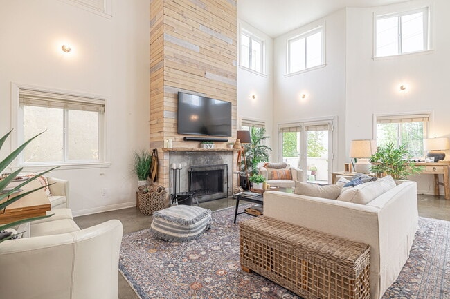 Living Space - 127 Galleon St