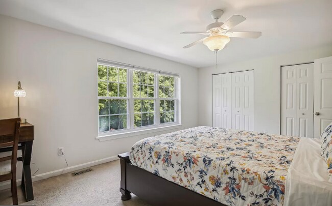 Foto del edificio - 5205 Cannes Ct