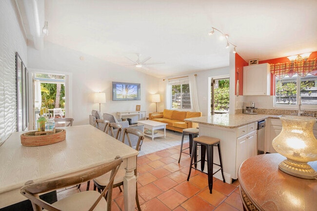 Building Photo - 3BR- 5233