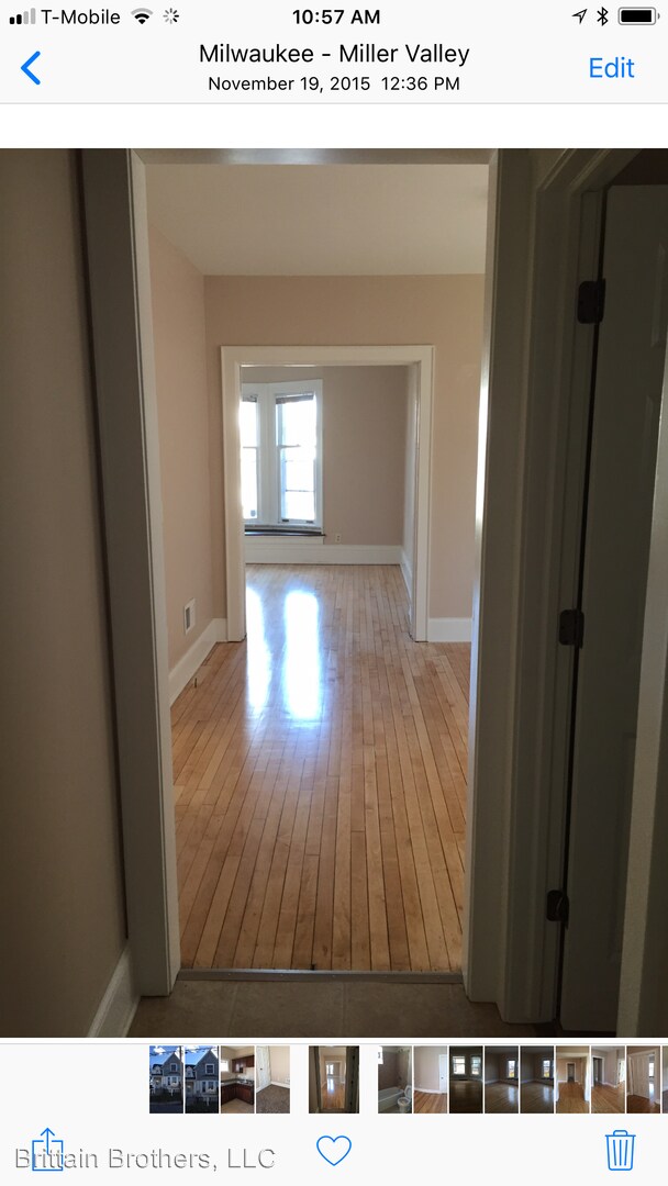 Building Photo - 3725 W Kilbourn Ave