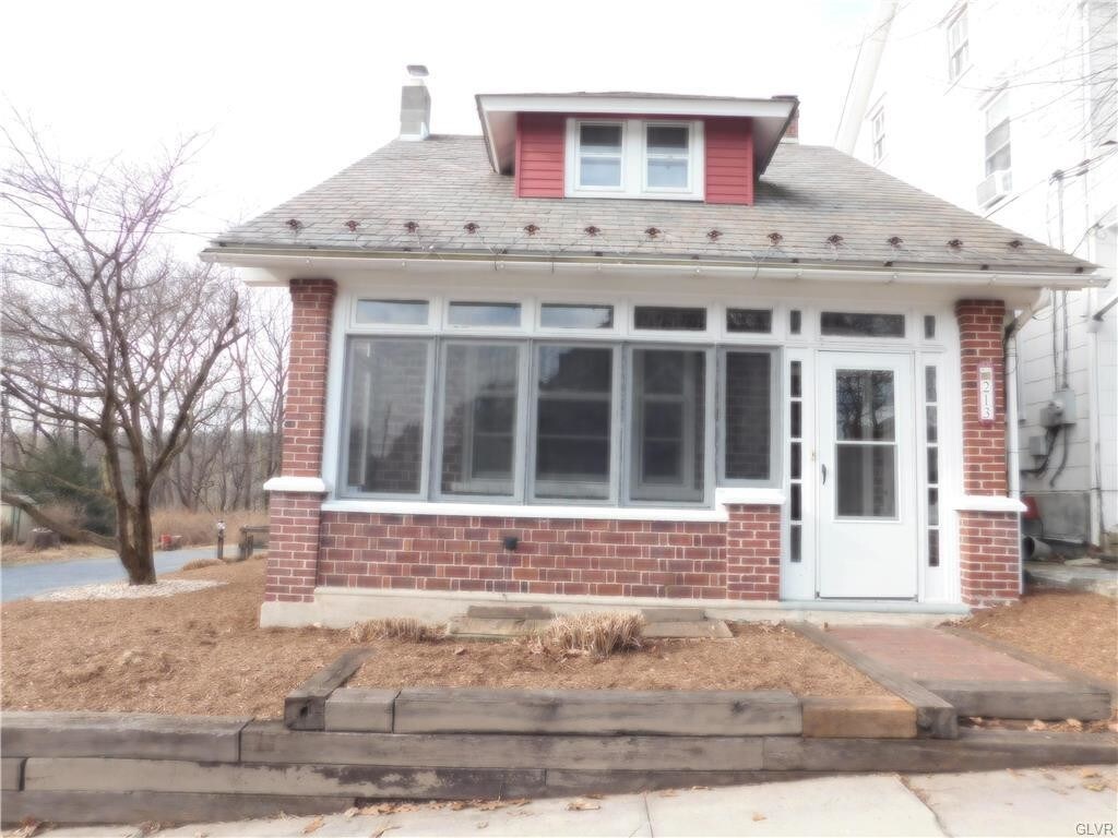 Primary Photo - 213 Diamond St