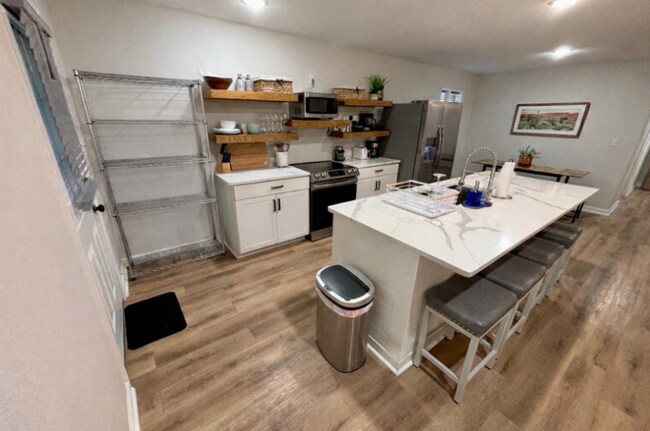 Foto del edificio - 1528 E Devine St