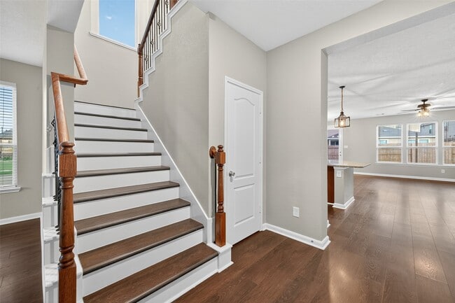 Building Photo - 25403 King Reyes St