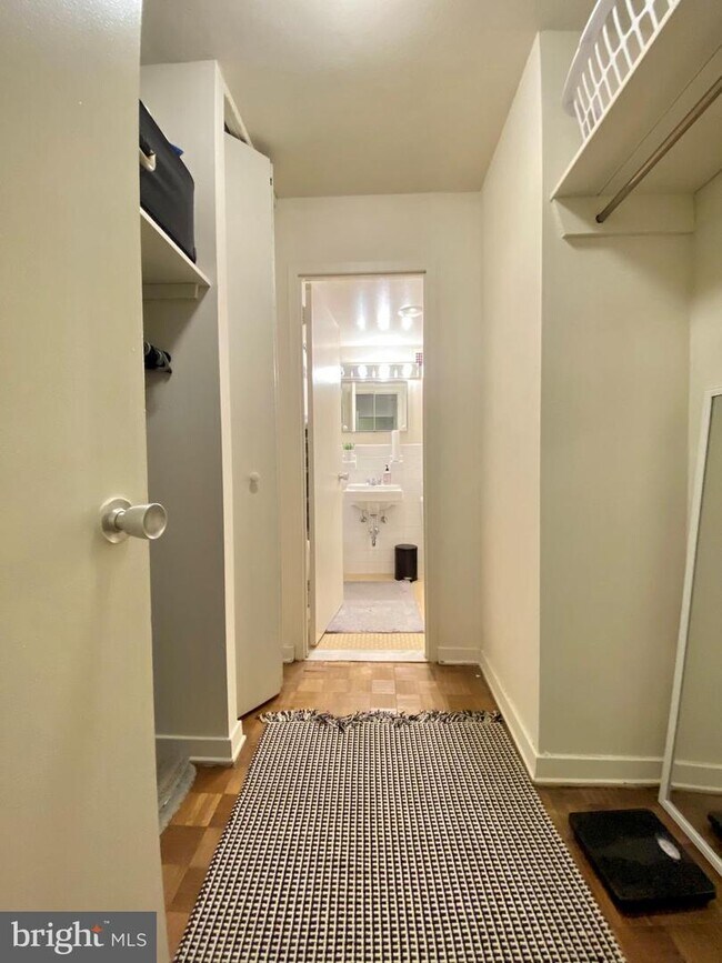 22430 W Rittenhouse Square Unit 2702, Philadelphia, PA 19103