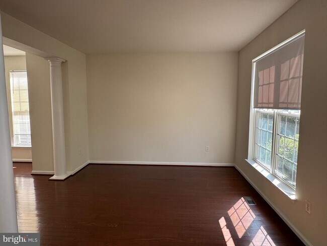 Foto del edificio - 9719 Inkwood Dr