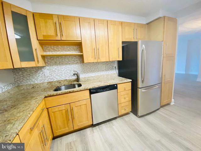 Building Photo - 1300 Army Navy Dr