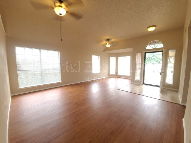 Building Photo - 7605 Misty Ridge Dr N