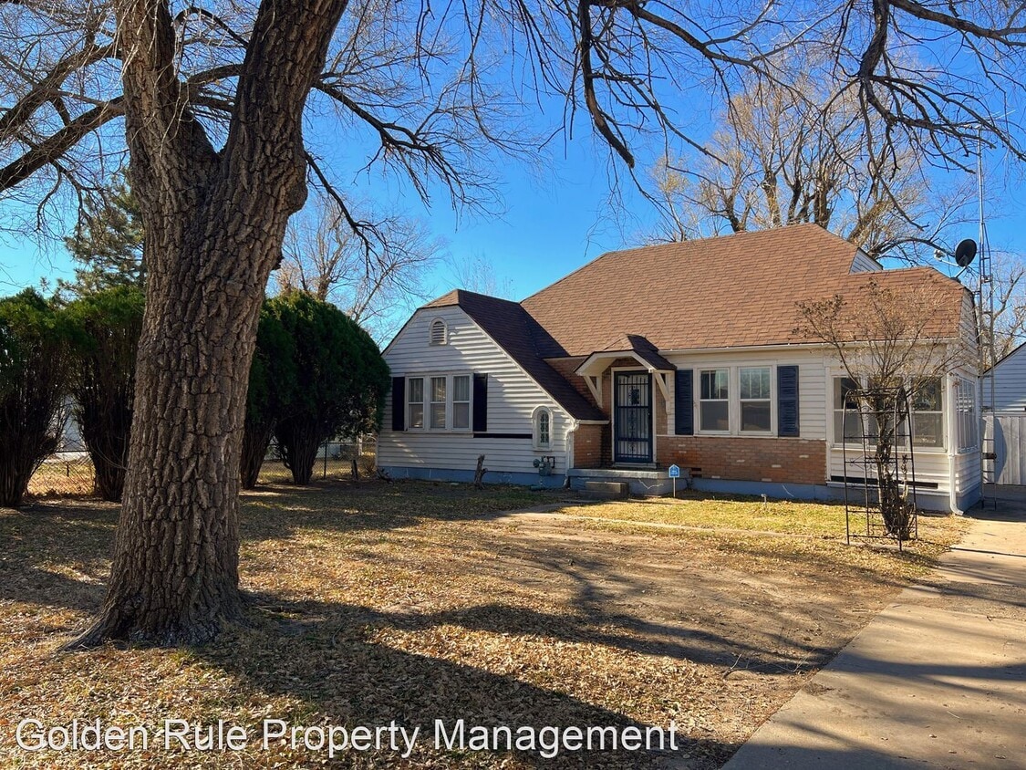 2617 N Waldron St, Hutchinson, KS 67502 House Rental in Hutchinson