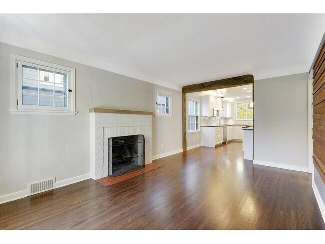 Foto del edificio - 4020 Ewing Ave S