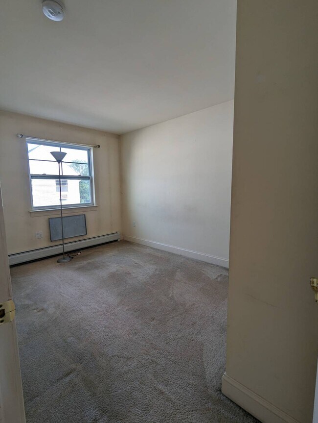Building Photo - 102 Dolphin Ct