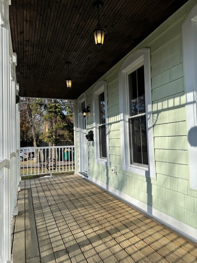 Building Photo - 207 E Custer St