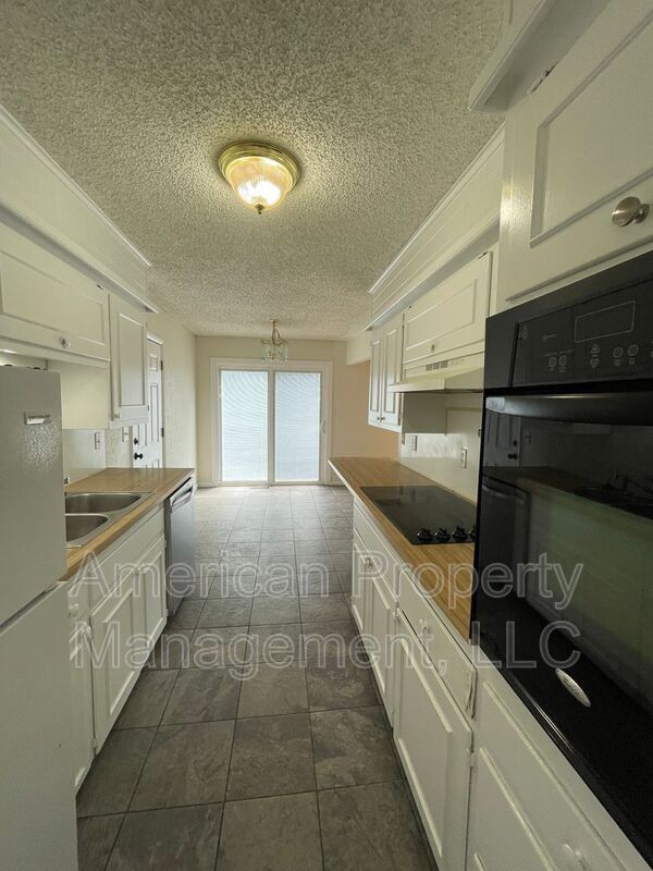 Building Photo - 2907 S 67th E Ave