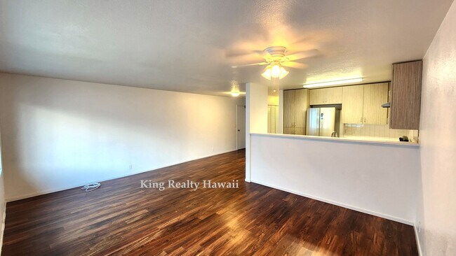 Foto del edificio - ** VERY CLEAN & RECENTLY UPGRADED 2 br / 1 ba / 2 prkg. A Must See!!**