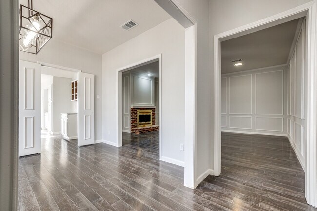 Foto del edificio - 13345/13347 Fall Manor Dr