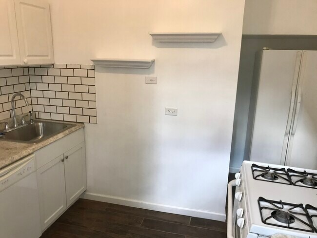 Cocina actualizada - 4959 W Schubert Ave