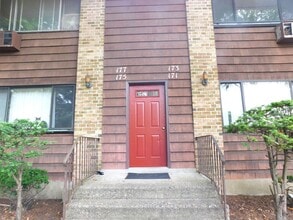 Building Photo - 173 Kennedy Dr