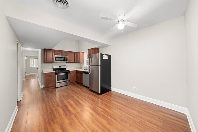 Foto del edificio - 2420 S Oakley Ave