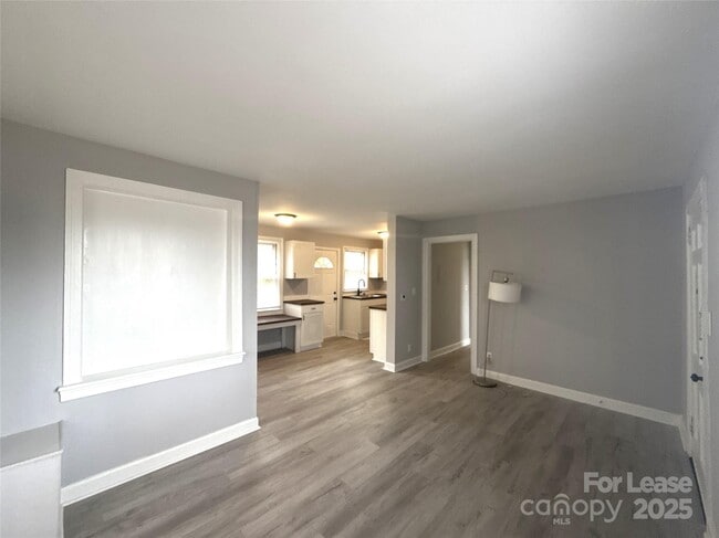 Building Photo - 1142 Mona Dr