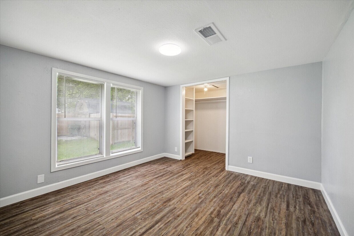Primary Photo - 110 Maplewood St