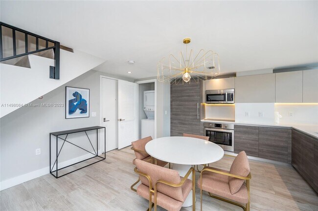 Foto del edificio - 121 NE 34th St