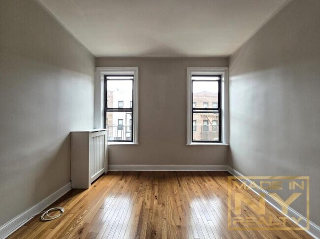 Foto del edificio - 2 bedroom in ASTORIA NY 11103