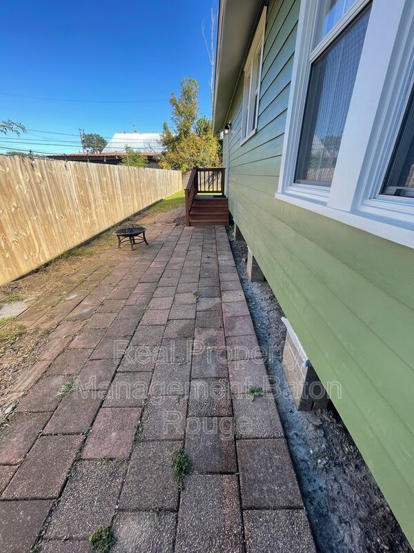 Building Photo - 513 Wiltz Dr