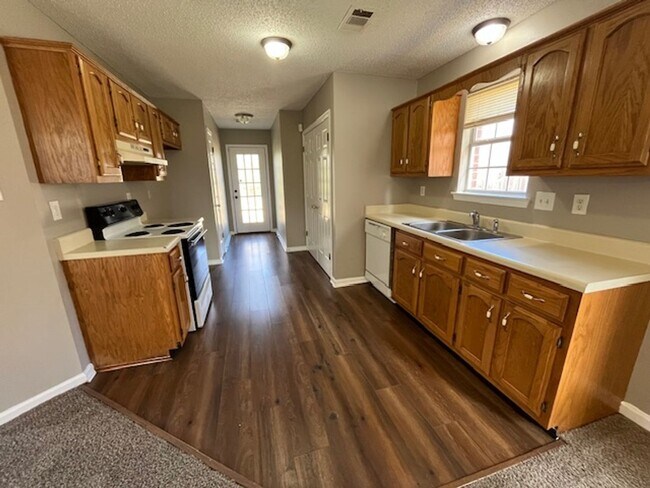 Foto del edificio - Renovated 2 Bedroom 2 Bath Home for Rent!!